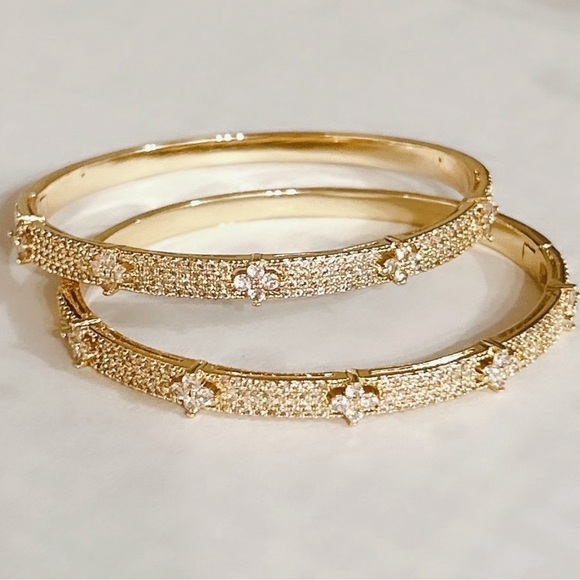 Gold Cubic Zirconia Clover Flower Bangle Bracelet - Picture 4 of 4